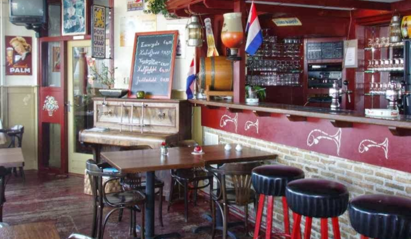 Bestand:De steiger bar 2011.PNG