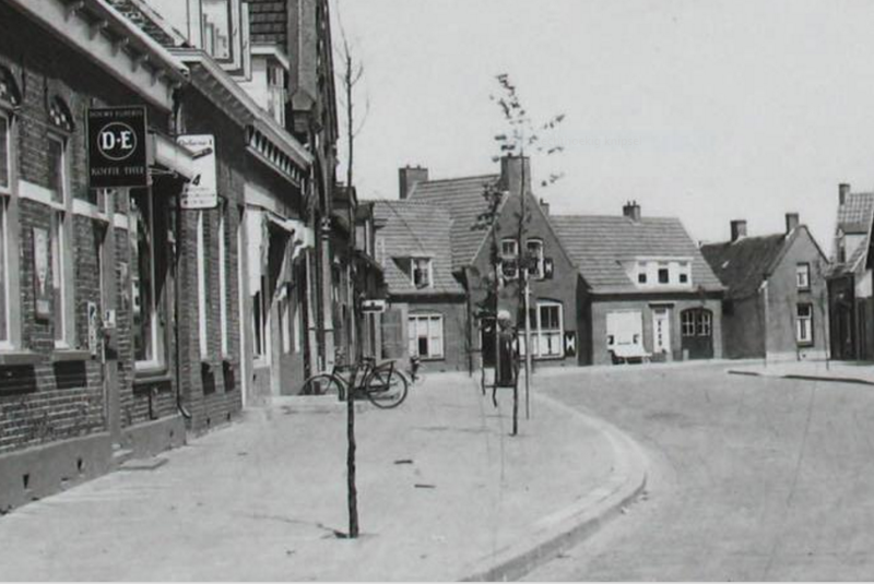 Bestand:Het Wapen van Waarde Dorpsstraat Waarde ca 1950.PNG
