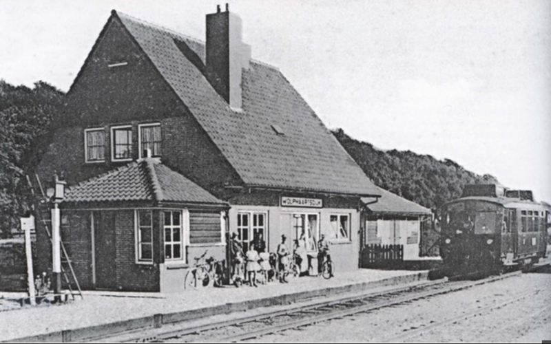 Bestand:Stationskoffiehuis ca 1929.PNG