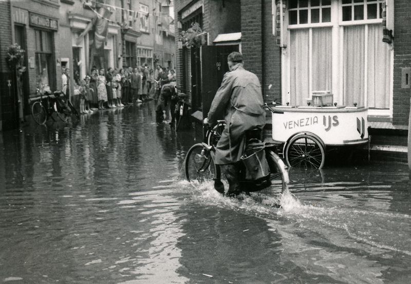 Bestand:Ijskar la venezia.jpg